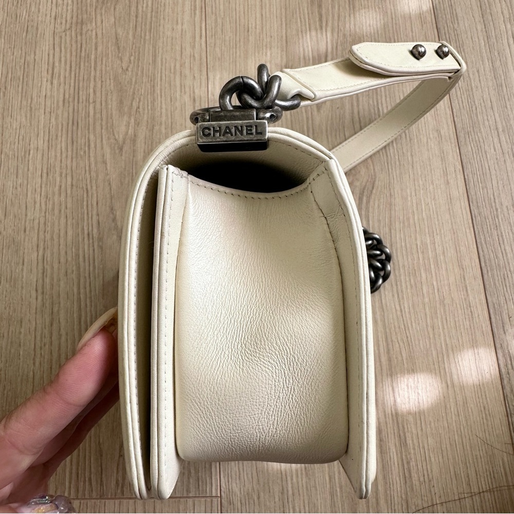 Chanel Off White Small Chevron Boy Bag - Picture 4 of 13